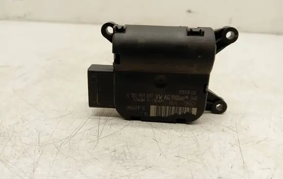Audi A3 S3 A3 Sportback 8P Air flap motor/actuator 0132801337