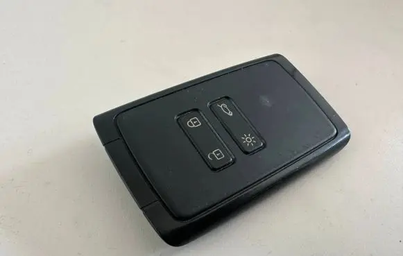 Renault Kadjar Ignition key/card 