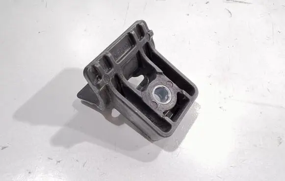 Opel Zafira C Radiator mount bracket 13250318