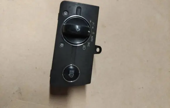 Mercedes-Benz E W211 Light switch 2115450104 04056000