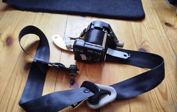Nissan Micra Front seatbelt 86884AY321 33048955