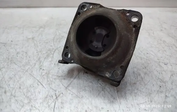 Mercedes-Benz ML W166 Engine mount bracket
