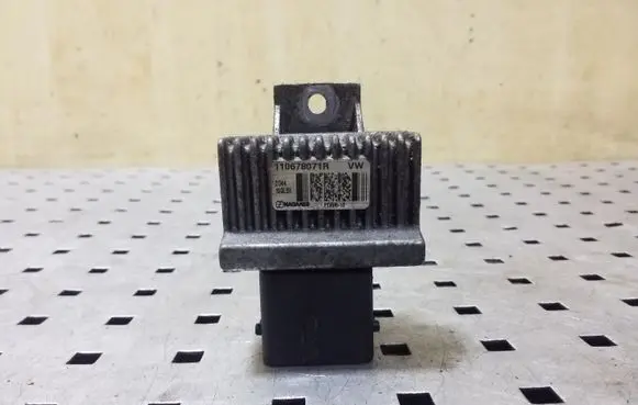 Nissan NV400 Glow plug pre-heat relay 110678071R