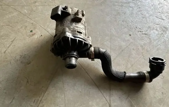 BMW 5 F10 F11 Electric auxiliary coolant/water pump 7566335