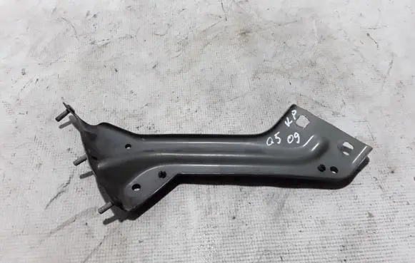 Audi Q5 SQ5 Fender mounting bracket 8R0821135