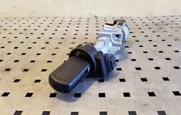 Land Rover Discovery 3 - LR3 Ignition lock 3M513F880AC
