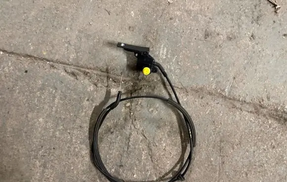 Ford Fiesta Engine bonnet/hood lock release cable 