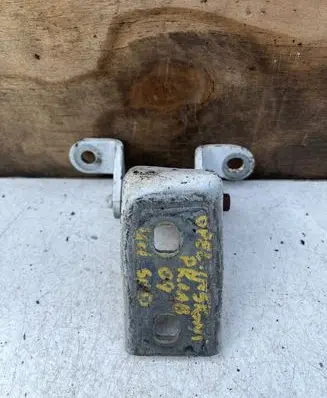 Opel Insignia A Front door lower hinge A046574