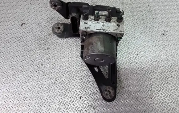 Renault Megane II ABS Pump 0265231300 8200038695
