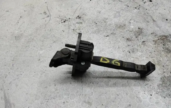 Opel Mokka B Rear door check strap stopper