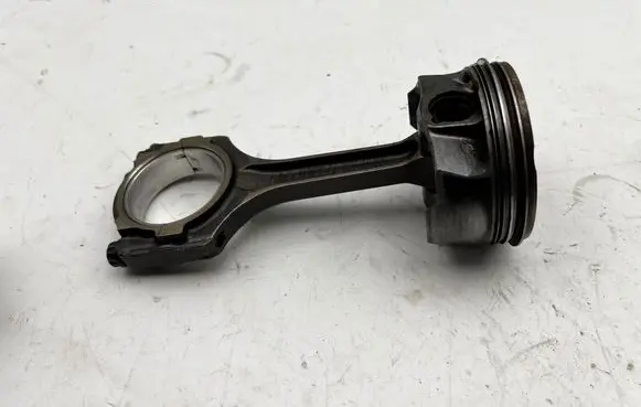 Ford Mustang V Piston with connecting rod RFBR3ECA3522BANV5 RFBR3ECA3522BA