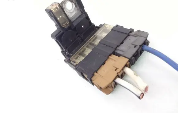 Nissan Almera N16 Fuse module