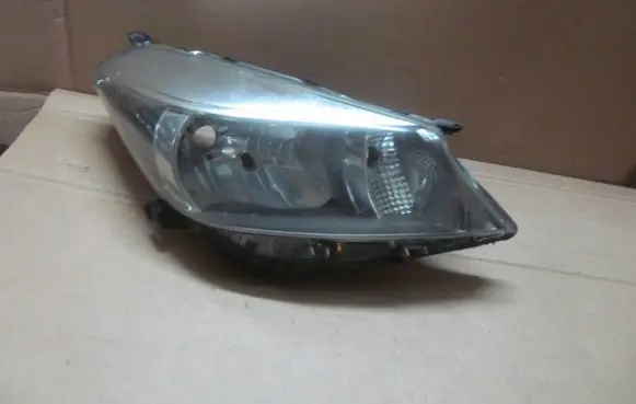 Toyota Yaris Headlight/headlamp KOITO0D79 313146