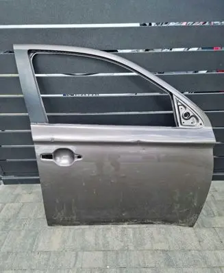 Mitsubishi Outlander Front door