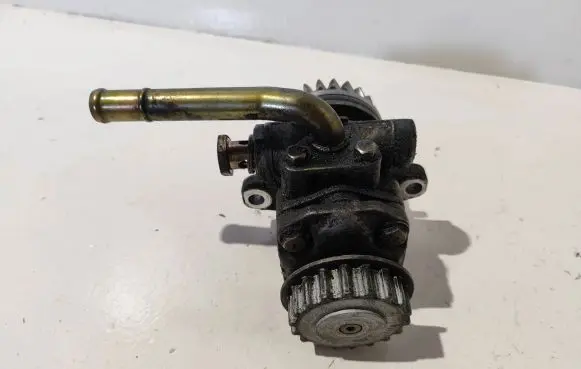 Volkswagen Touareg I Power steering pump 070145249