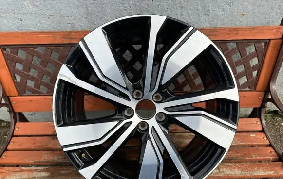 Volvo XC40 R20 alloy rim 