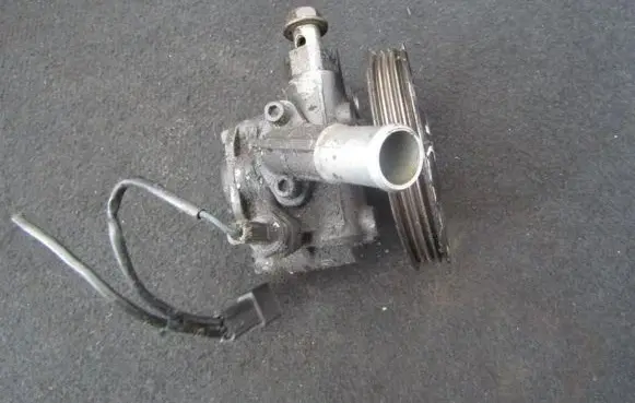 Mazda 323 Power steering pump
