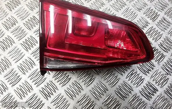 Tailgate rear/tail lights