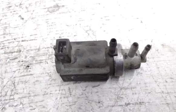 Audi A6 S6 C5 4B Turbo solenoid valve 059906627A