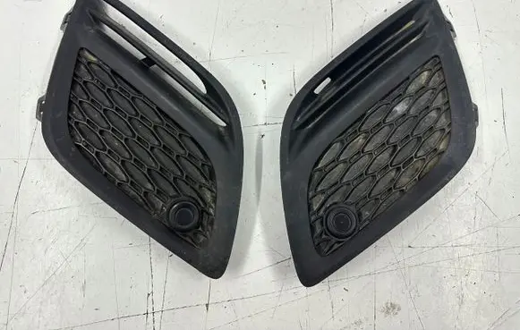 Volvo XC60 Front bumper lower grill 31290662 31290661