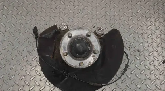 Ford Mustang VI Front wheel hub FR3C3107A