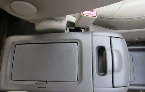 Cadillac SRX Glove box 