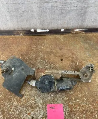 Toyota Yaris Front wiper linkage and motor 8511052010