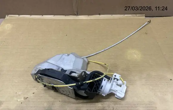 Mercedes-Benz S W220 Rear door lock 2207305835