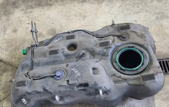 Jeep Compass Fuel tank 52030260AC 4008004AC 15761A