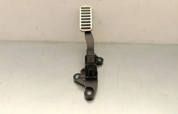 Hyundai Kona II Accelerator throttle pedal 00136810