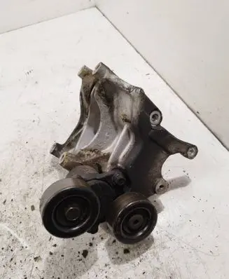 Hyundai Tucson JM Engine mounting bracket