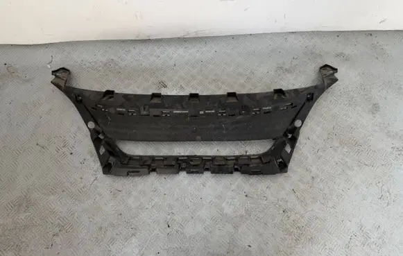 Peugeot 5008 II Front bumper upper radiator grill 9815317777