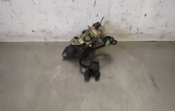 Toyota Corolla E120 E130 Valve vacuum 25819-27020