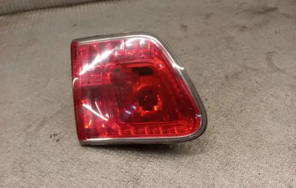 Toyota Avensis T270 Tailgate rear/tail lights