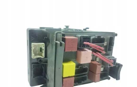 Renault Espace IV Fuse module 8200500347 216744655C 10251569