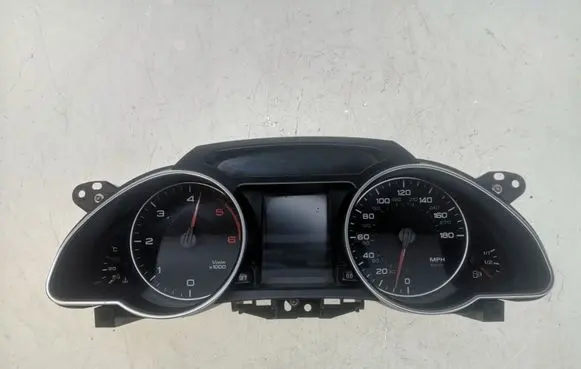 Audi A5 8T 8F Speedometer (instrument cluster) 8T0920981B