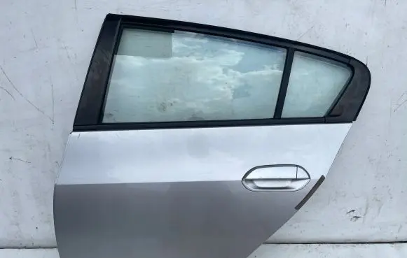 Honda Insight Rear door
