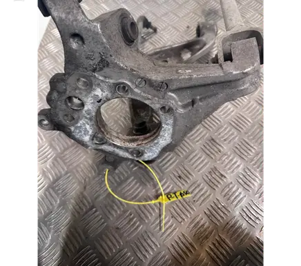Rear wheel hub spindle/knuckle