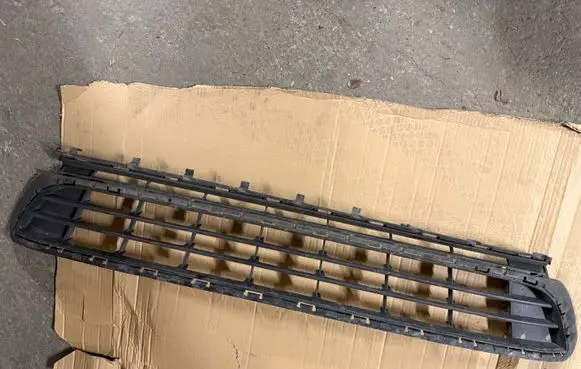 Volkswagen Golf VII Front bumper lower grill 5G0853677