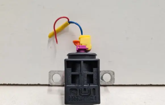 Audi A6 S6 C6 4F Battery relay fuse 4F0915519
