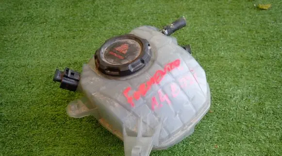 Cupra Formentor Coolant expansion tank/reservoir 