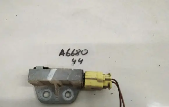 Nissan X-Trail T30 Airbag deployment crash/impact sensor