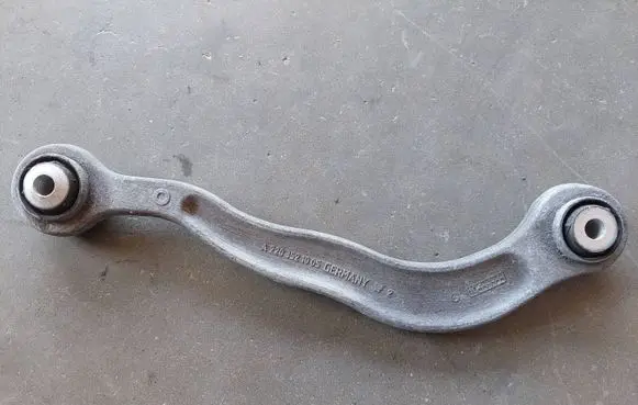 Mercedes-Benz S W221 Rear upper control arm/wishbone A2203521005