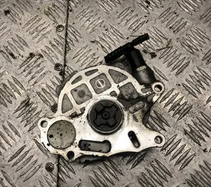 Volkswagen PASSAT B7 Vacuum pump 03L145100F
