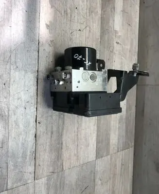 Volvo XC70 ABS Pump 000404972E0 6163120045E 10062238041