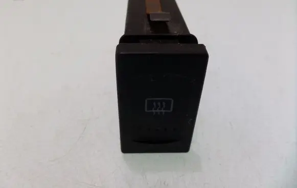 Volkswagen PASSAT B5.5 Windscreen/window heater switch 3B0959621E