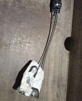 Fiat Sedici Rear door lock 8230179J11