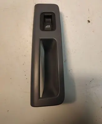 Volvo V50 Electric window control switch 8679478
