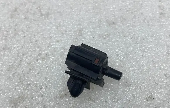 Tesla Model 3 Outside/exterior temperature sensor Pom