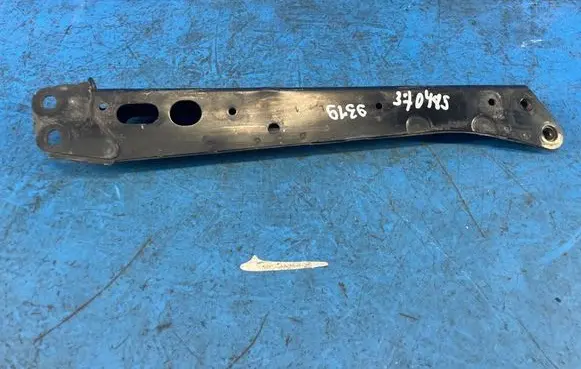 Lexus CT 200H Front bumper cross member 5110812010